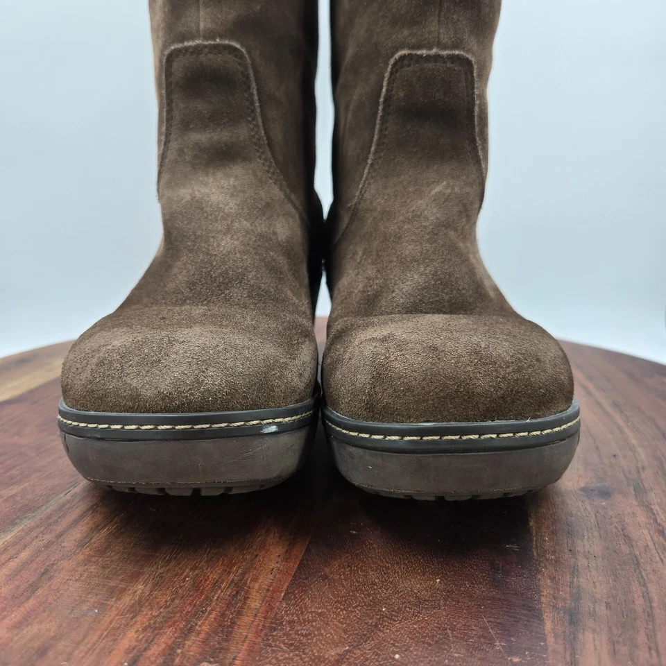 Crocs Cobbler 靴子女式 8 棕色麂皮绒及膝高羊毛衬里高堵保暖 — 第 2/4 张图片