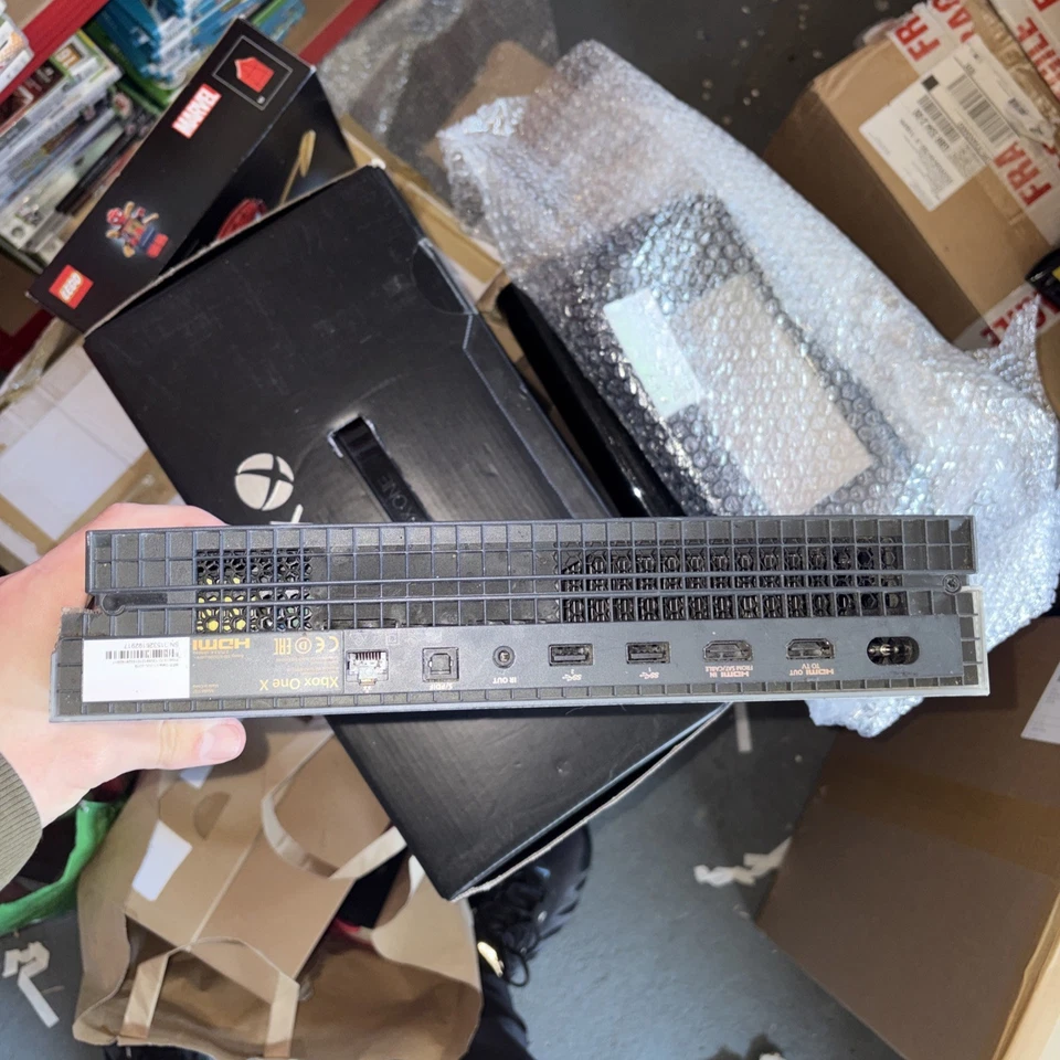 Microsoft Xbox One X, photo 4 of 5