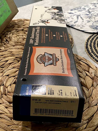 🔥Harley Davidson 100th Anniversary Windshield Trim Kit-57126-02 Fatboy BoxA🔥 - Picture 2 of 8