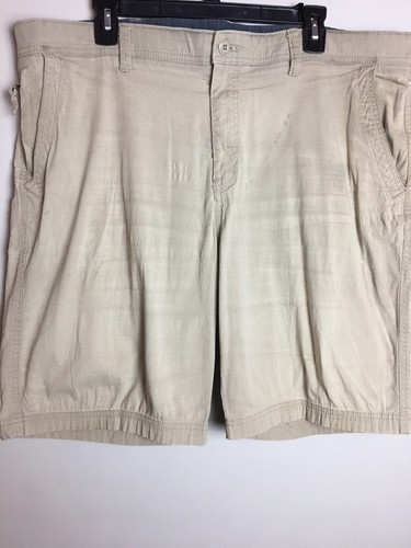 Khaki Beige Shorts. Zipper Pocket 