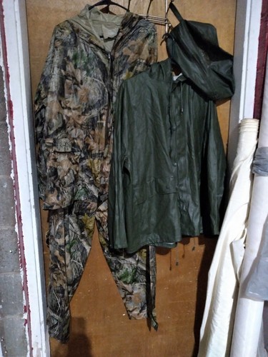 VINTAGE CABELAS PVC RAIN JACKET WITH 