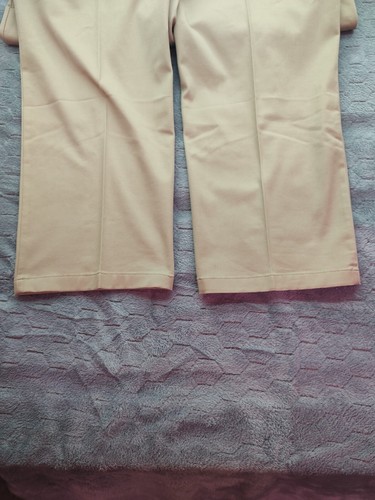 Pantalones Dockers Para Hombre 38x32 Beige Calce Relajado Cómodos Elastizados Caqui Frente Plano - Imagen 12 de 13