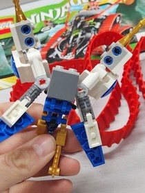 LEGO NINJAGO : The Gamatron #70504 Parts Lot With 2 Minifigs General Kozu Treads