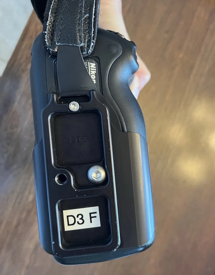 尼康 D3 1210 万像素数码单反相机,FX(全画幅)型号 -(近乎完好)+ 额外配件 — 第 3/4 张图片