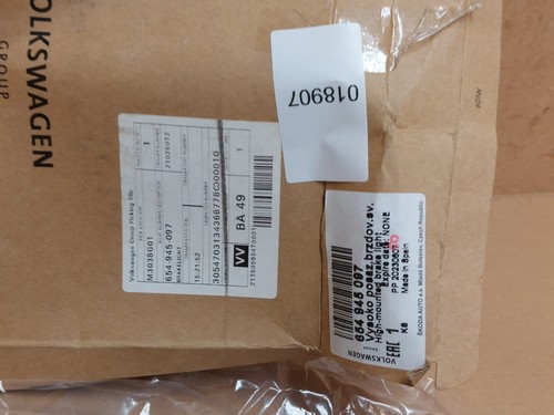 Tercera luz de freno central trasera Skoda Kamiq 2019-2024 654945097 genuina NUEVO - Imagen 4 de 9