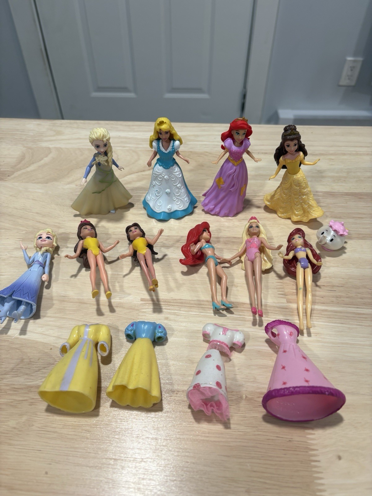Figure/polly Pccket Size Dolls & Dresses