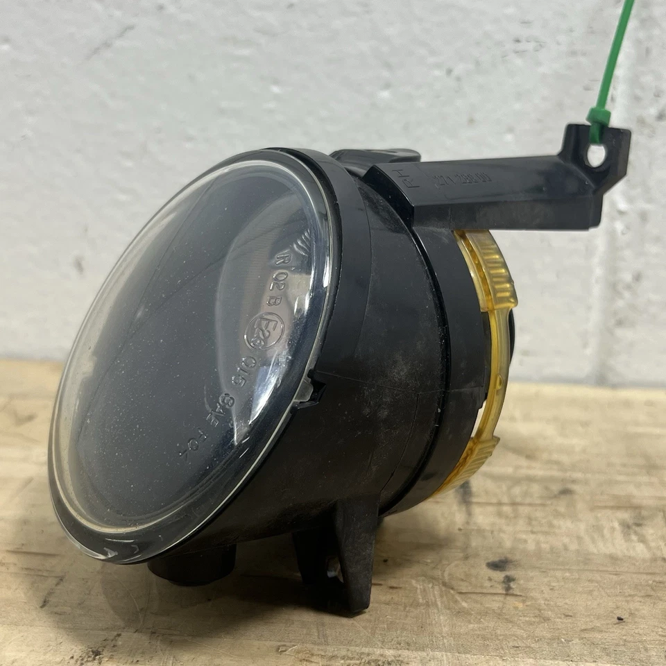 Luz antiniebla para parachoques delantero derecho Volkswagen EOS 2007-2011 montado Foto 2 de 4