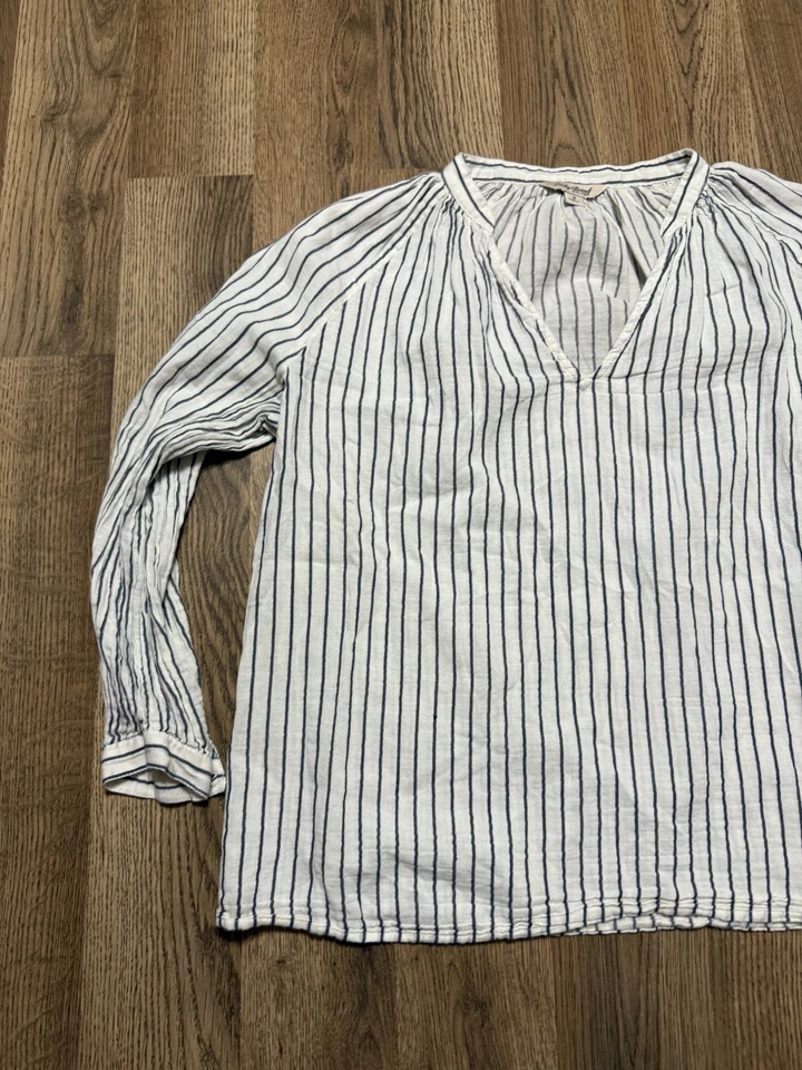 Blusa Lucky Brand, Para Mujer Talla Pequeña, Blanco Azul, Rayas, Cuello en V, Manga Larga Foto 3 de 4
