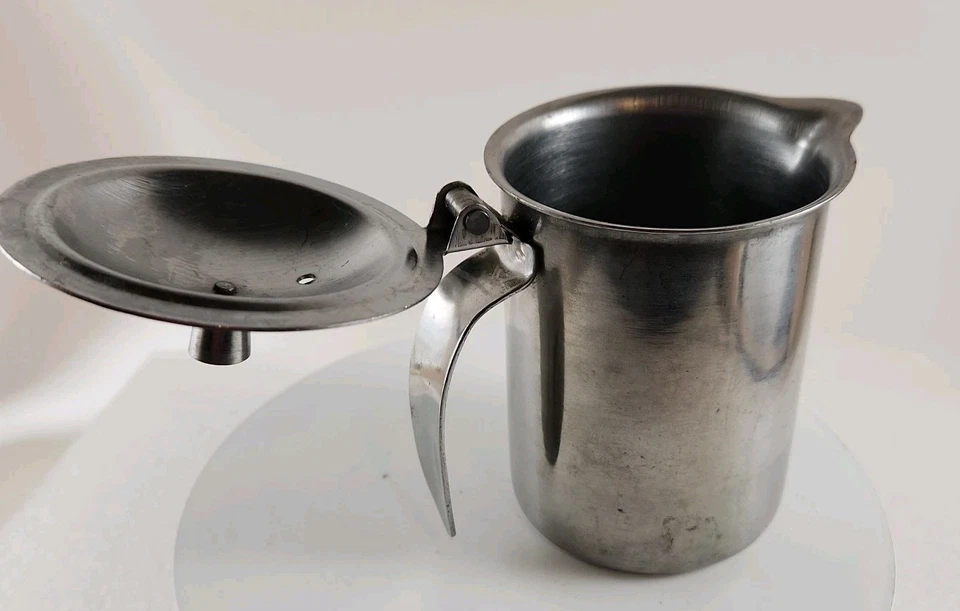 Jarra crema vintage de acero inoxidable con tapa abatible hecha en Japón 4,5 pulgadas de alto Foto 3 de 4