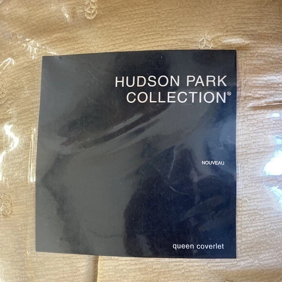 Hudson Park Collection Nuevo Cobertor, Queen - Valor de $400 Foto 3 de 4