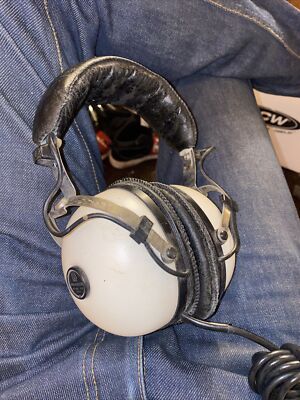 Vintage PIONEER SE-30 8 Ohm Stereo Headphones Good Condition Tested Working