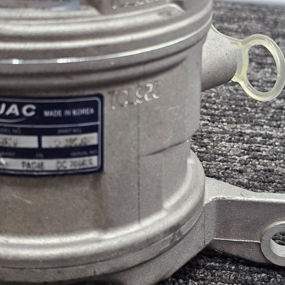 Compresor/embrague de aire acondicionado UAC CO29002C para Chevrolet Express 2500 2024 Foto 2 de 4