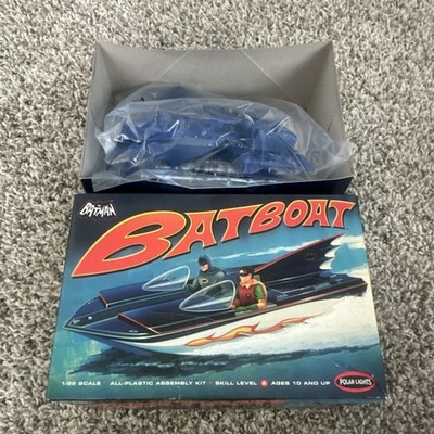 Polar Lights Batman Batboat 1:25 Plastic Model Kit Colorful Decals Display Stand