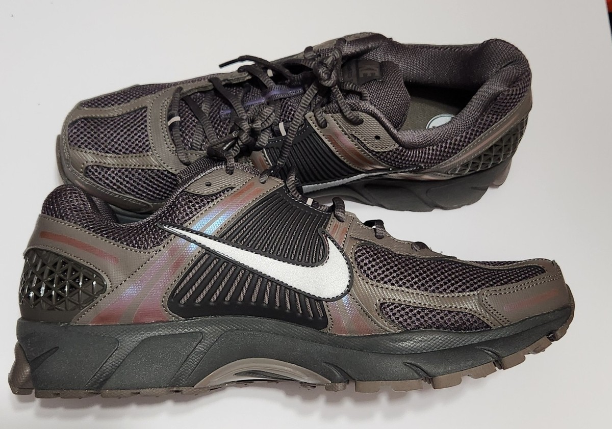 Nike Zoom Vomero 5 Cave Stone Metallic HF5493 201 Mens Size 9 NEW Running Shoes Nike Zoom Vomero 5 Cave Stone Men Casual Lifestyle Shoes  main image 3
