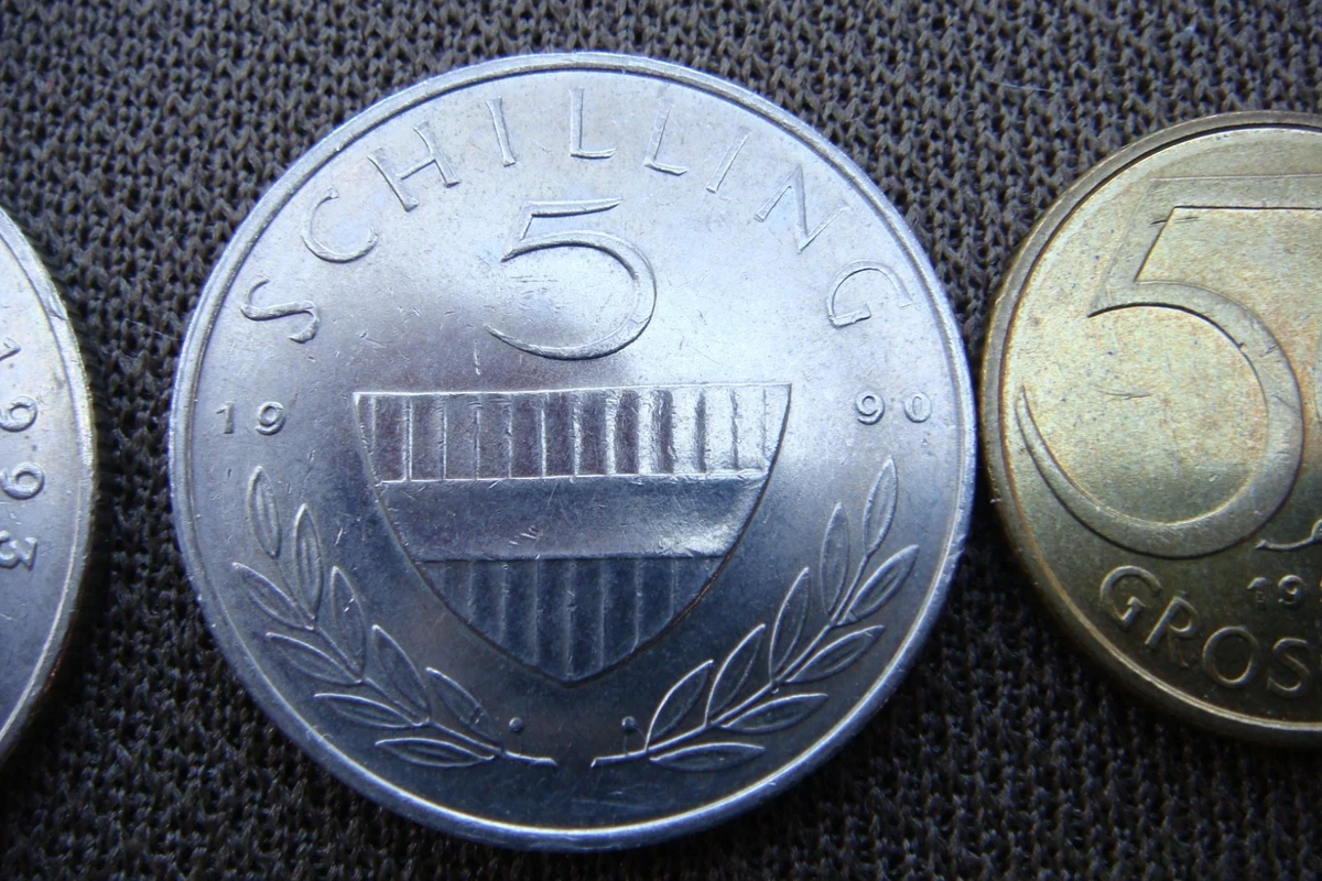12 Münzen Östereich Schilling (8x1+1x5+1x10) v.1974-93 Groschen (2x50) v.1990/93