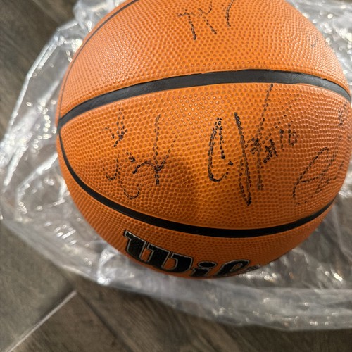 Cade Cunningham And 21-22 Detroit Pistons Team Autographed Basketball - Afbeelding 1 van 7