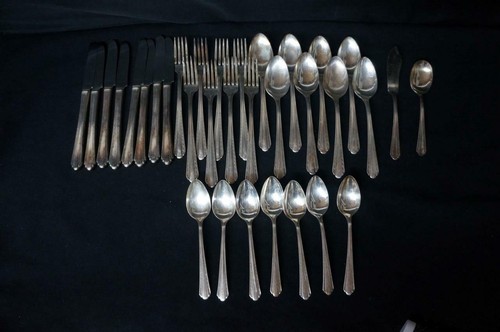 33 Pcs Wm A Rogers Oneida Silverplate Croydon Mary Lee Forks, Knives, Spoons