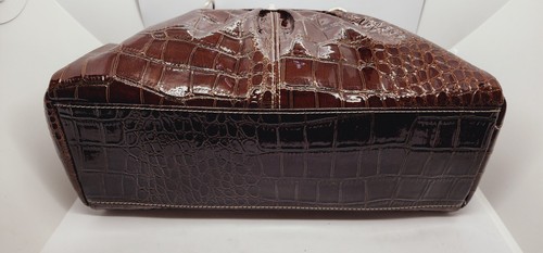 Bolso de mano marrón PATENTADO de cuero brillante de cocodrilo con junta tórica cierre de cremallera - Imagen 8 de 12