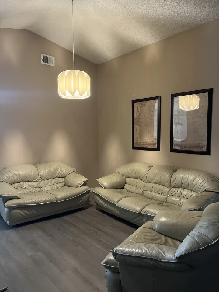 CREMA - CUERO REAL 3 Sofá Seccional Foto 2 de 4