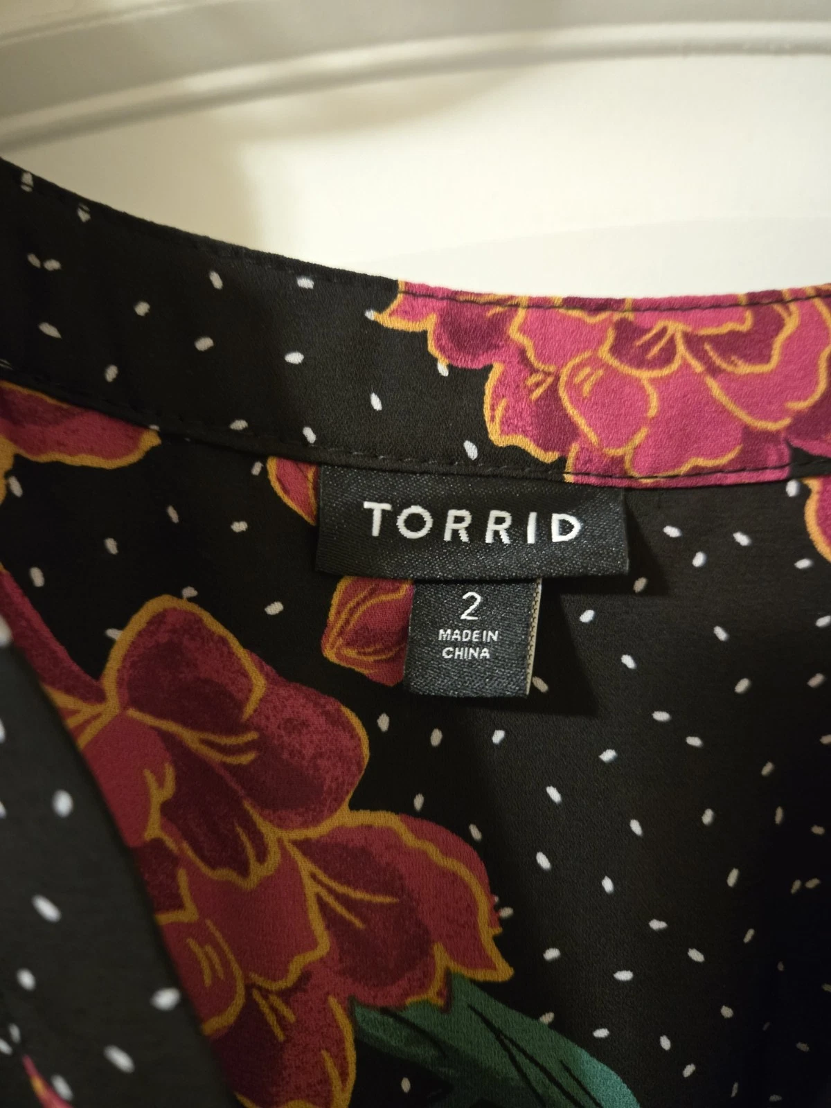 Torrid Georgette Size 2  2X Pink Rose Floral Polka Dot V- Neck Tunic Tank image 3