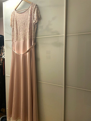 Vera Mont Abendkleid Gr. 48 lang rosa Spitze Kurzarm V-Ausschnitt Schleife