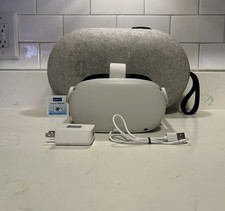 Meta Oculus Quest 2 - 64GB VR Headset + Carry...