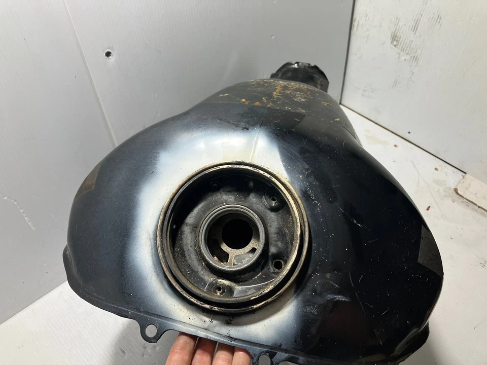 2006 Honda Cbr 1000rr Gas Tank (Some Rust See Pics) (OEM) — 第 3/4 张图片