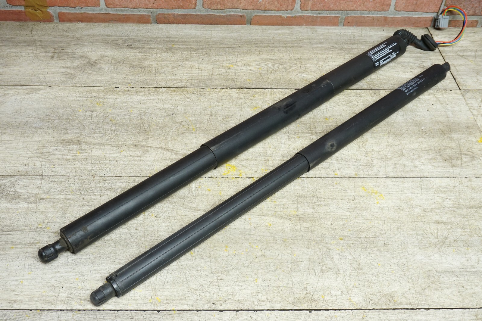 2017-2019 FORD ESCAPE REAR LEFT & RIGHT SIDE POWER TAILGATE SHOCK STRUT ...