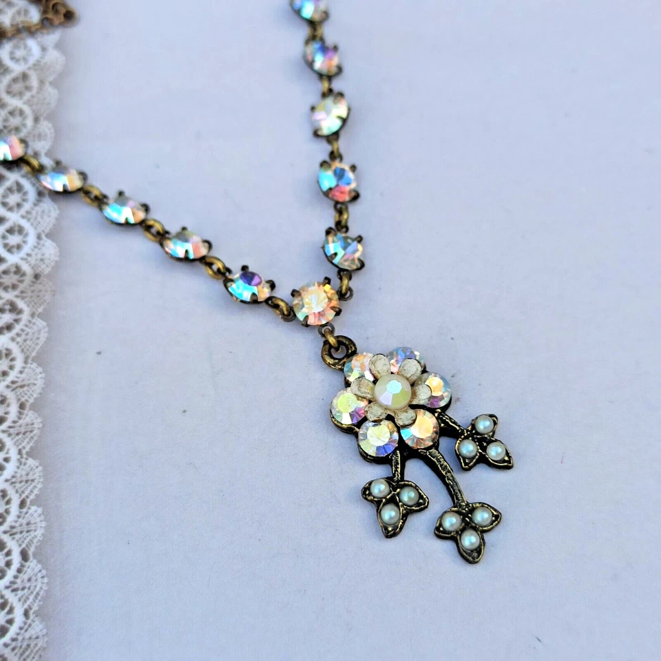 Collar Michal Negrin Gota en Y AB Blanco Aurora Boreal Cristales Tenis Flor Foto 2 de 4