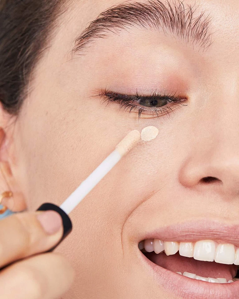 Powder Mat Camouflage Concealer 400 Tan Mattierender Creme-Concealer mit Appl... - Bild 4 von 4