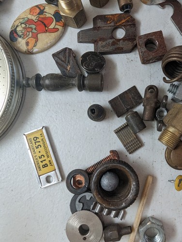 Vintager Junk Draw Old Metal Trinkets Artifacts License plate Keychain Esco - Picture 11 of 22