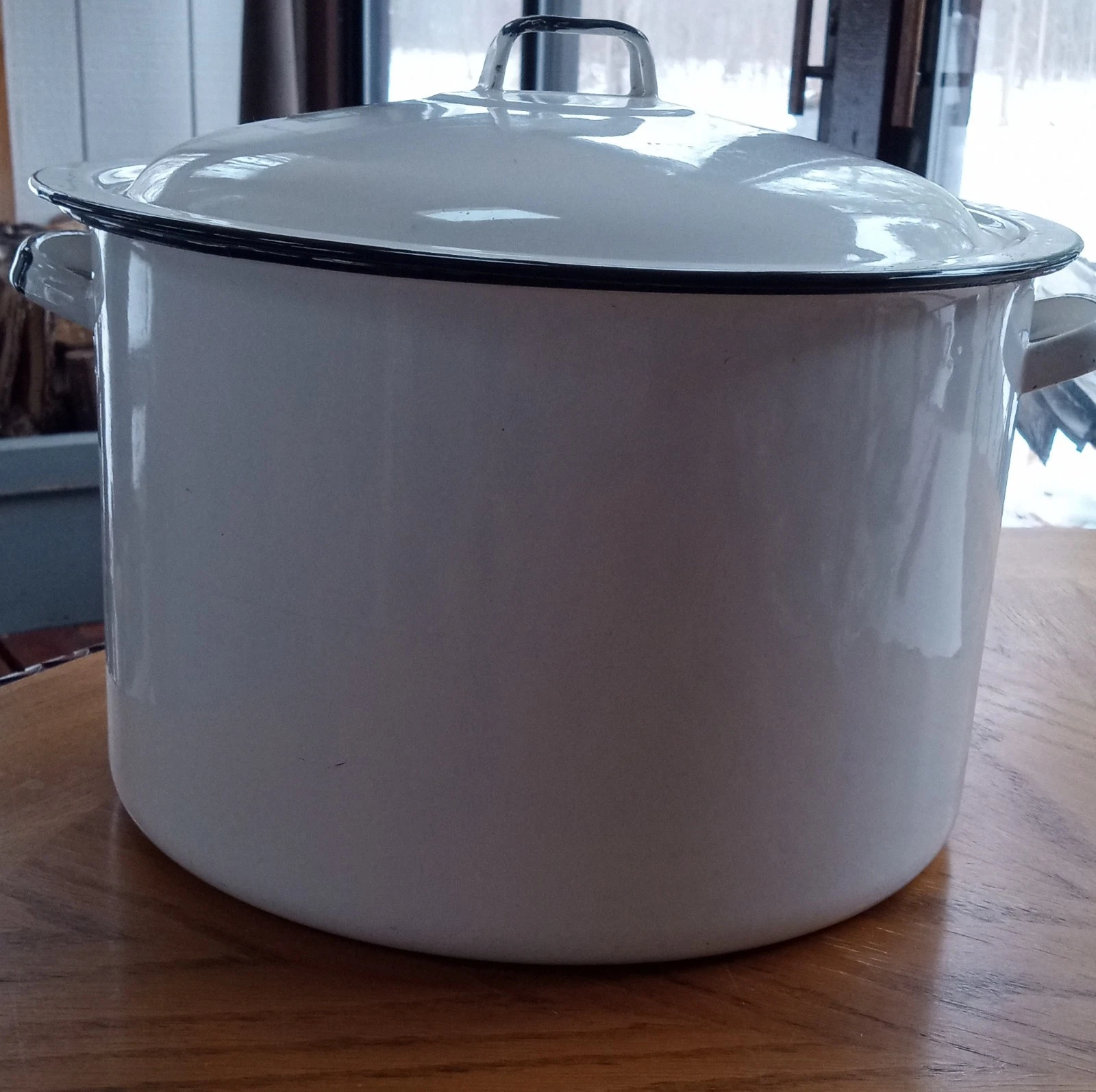 White Enamel Stockpot with Lid, 12" Diameter, 8" Height, Double Handle
Opens in a new window or tab