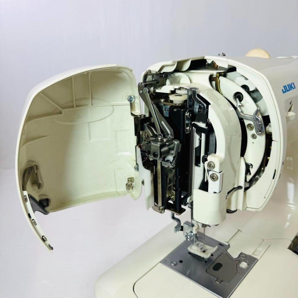 決まりました。JUKI Jureve HZL-010 実働 JUKI sewing machine jureve HZL-010 embroidery machine | eBay