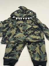 NWT The Children  s Place Boys 2-Piece Green Camo Dinosaur PJ/Outfit Size 18-24 M
