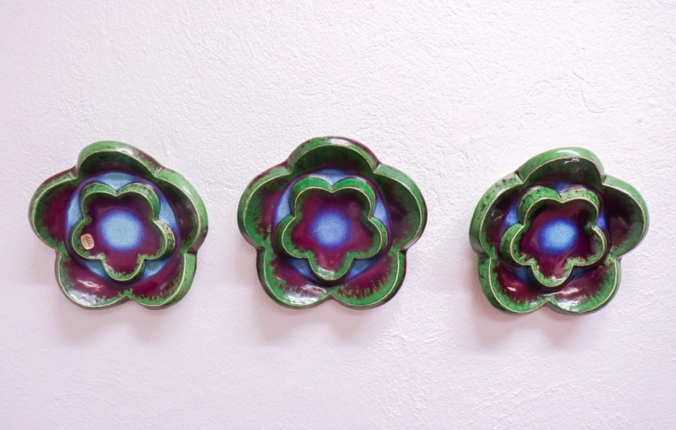 3 placas de pared / azulejos, Rörstrand - Sylvia Leuchovius - flores verde y púrpura Foto 3 de 4