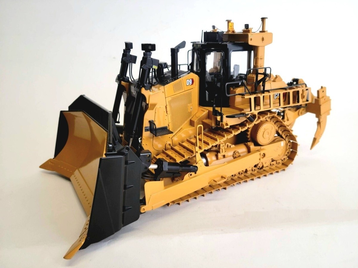 Caterpillar Cat D9 Dozer U-Blade Multi-Shank Ripper - CCM 1 Caterpillar Cat D9 Dozer U-Blade Multi-Shank Ripper - CCM 1