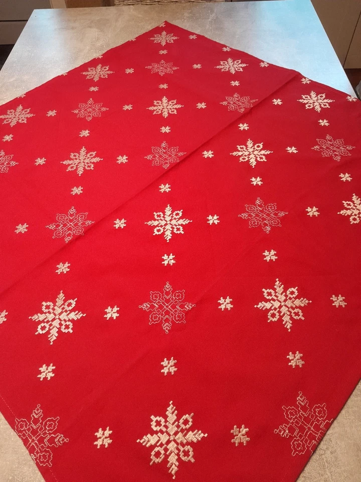 Hossner Heimtex*Tischdecke *rot*Sternmotive* * 80 cm x 80 cm* neuwertig *