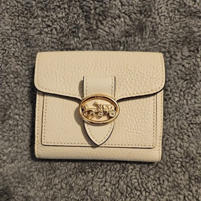 Coach Small Wallet Chalk Pebbled Leather Horse & Carriage Medallion