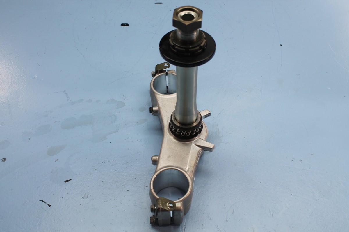 1050 06-07 KAWASAKI NINJA ZX10R LOWER TRIPLE TREE CLAMP STEERING
