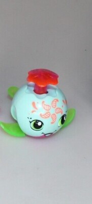 Zoobles Transforming Transformer Spherical Toy Opens to Colorful Fish