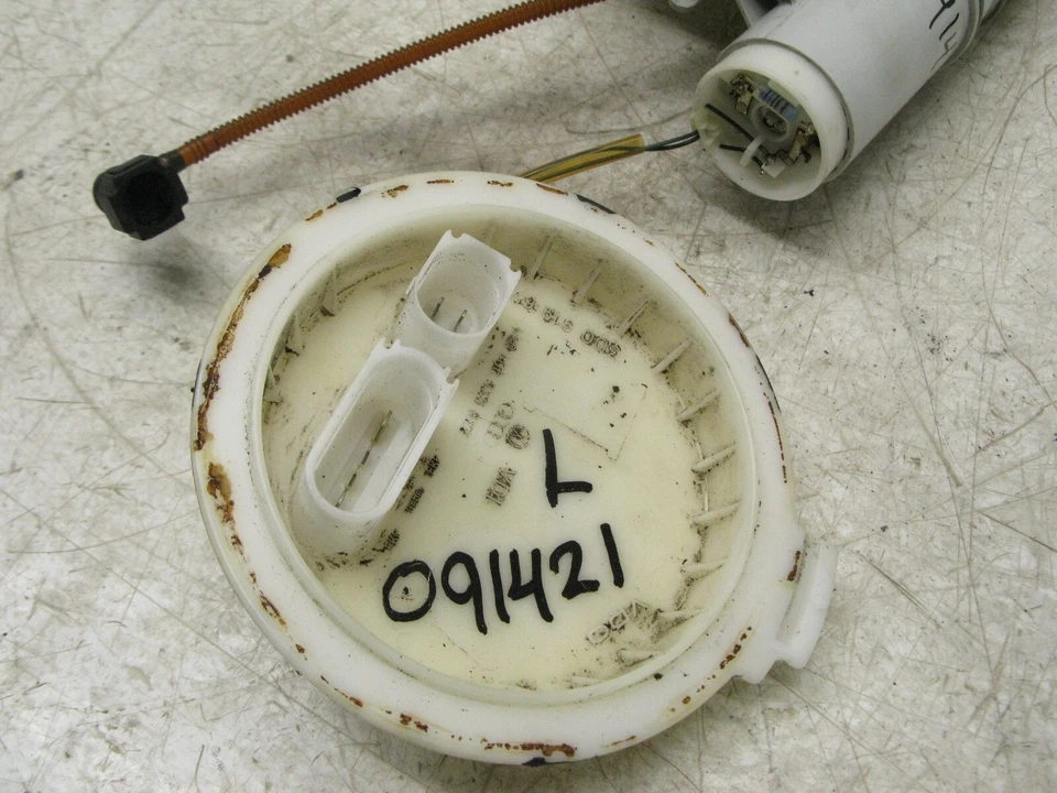 07-10 AUDI D3 A8 S8 QUATTRO 4.2 5.2 IN DEPÓSITO BAJA PRESIÓN BOMBA COMBUSTIBLE IZQUIERDA 091421 Foto 2 de 4