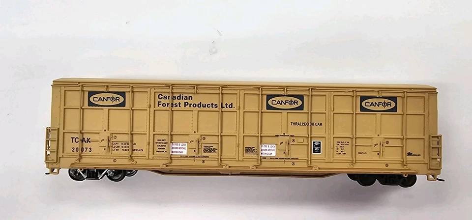 Walthers HO Thrall Door Boxcars 932-7007 Canfor Forest Products Road 20073 - Image 2 of 4
