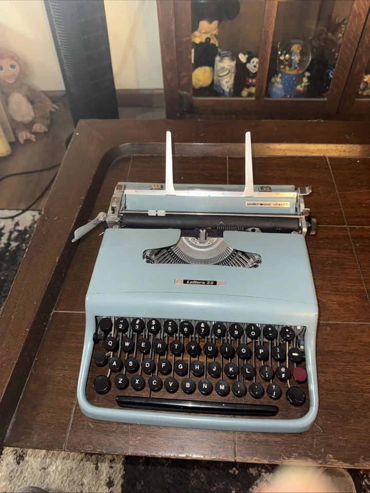 **状况良好!** 淡蓝色 OLIVETTI LETERRA 22 无盒 — 第 4/4 张图片