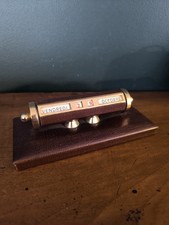 Ancien Calendrier Perpétuel LE TANNEUR  Cuir Et Laiton  Vintage France