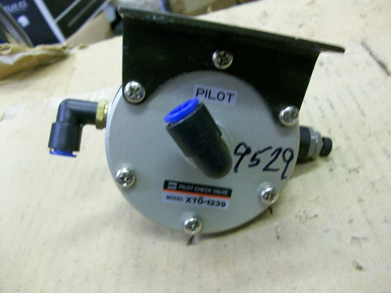 SMC XTO-1239 PILOT CHECK VALVE