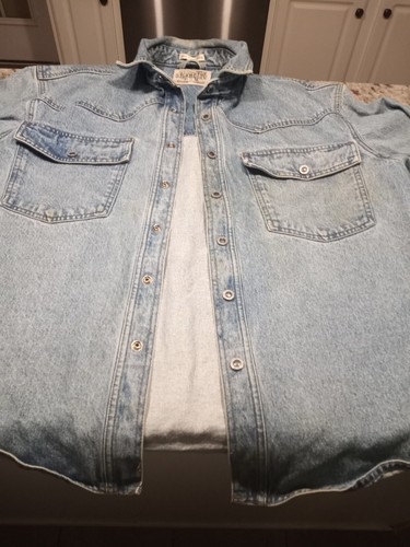 VINTAGE 1990s LEVIS BLUE Wash Denim Pocket Jacket/ Size Med