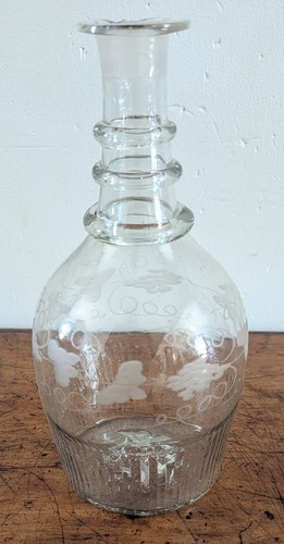 Antique Georgian c. 1820 Hand Blown Engraved Glass Decanter AS-IS - Picture 3 of 7