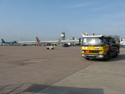 Foto A3 Manchester International Airport - Airside Thorns Green Having c2012