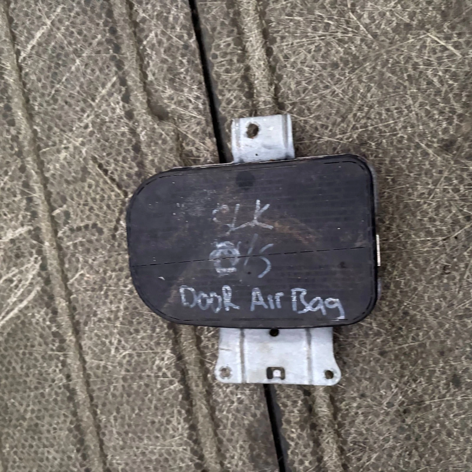 Actual A1708600605 right door airbag listing photograph