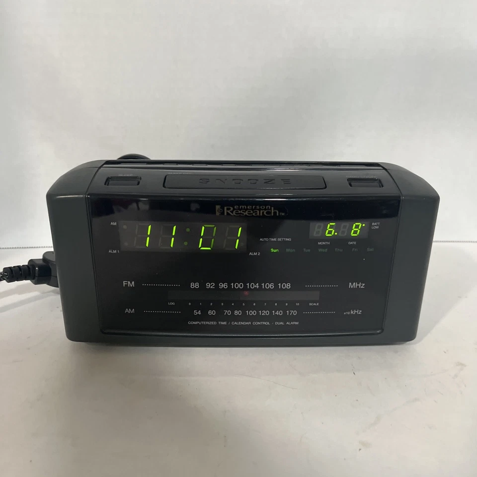 Emerson Research Smart Set Dual Alarm Clock Radio Date Snooze Vintage CKS2000N - Image 2 of 4